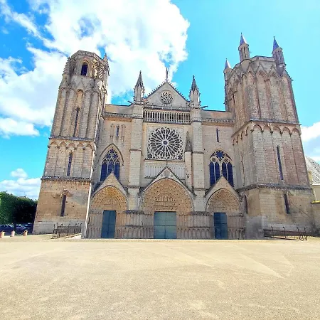 Le Cathedrale, En Plein Centre Ville De Poitiers 아파트 *